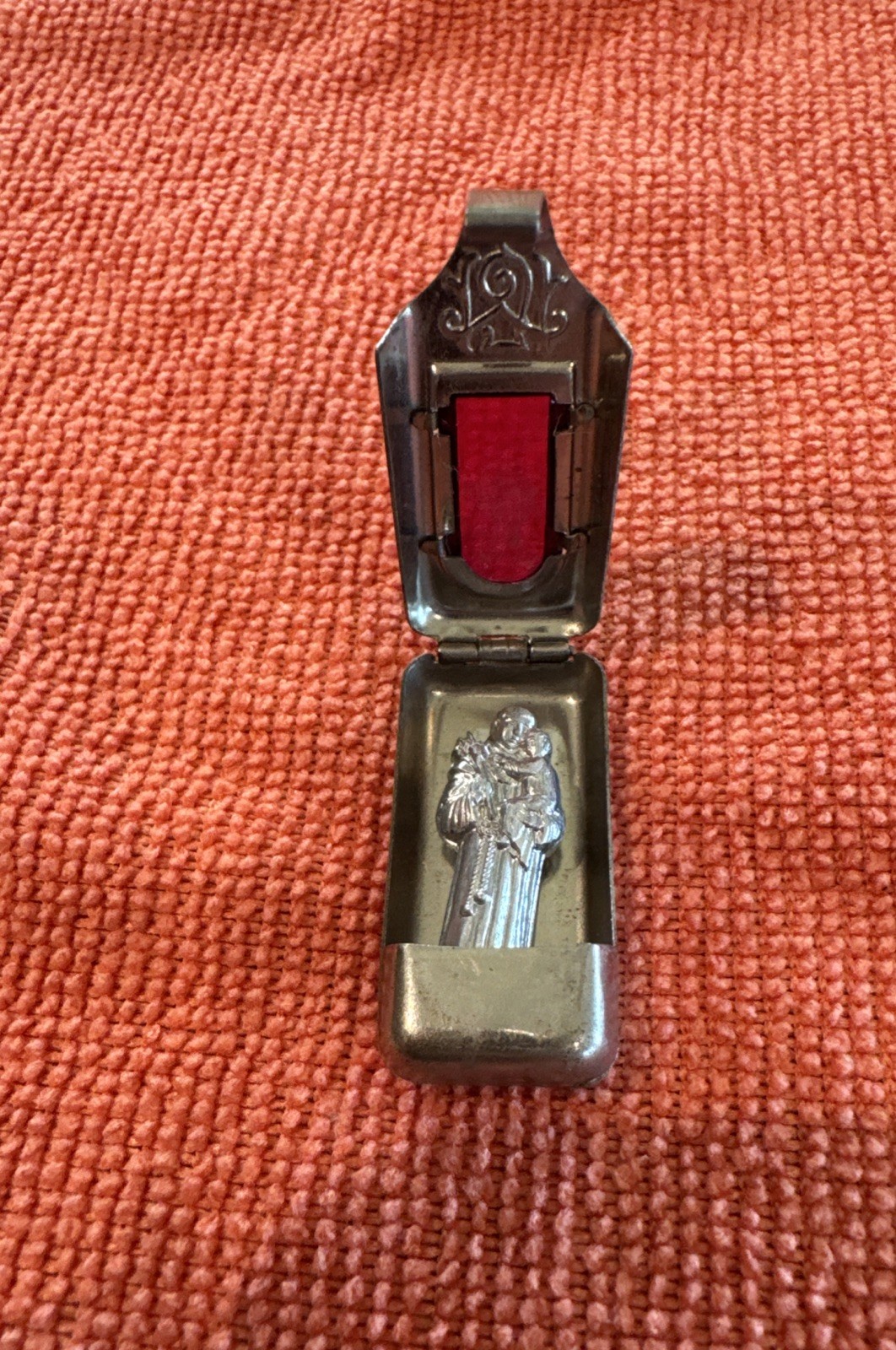 Vintage Miniature Pocket Shrine Of St Anthony And Jesus Metal Case 1.25 Vintage Miniature Pocket Shrine Of St Anthony And Jesus Metal Case 1.25