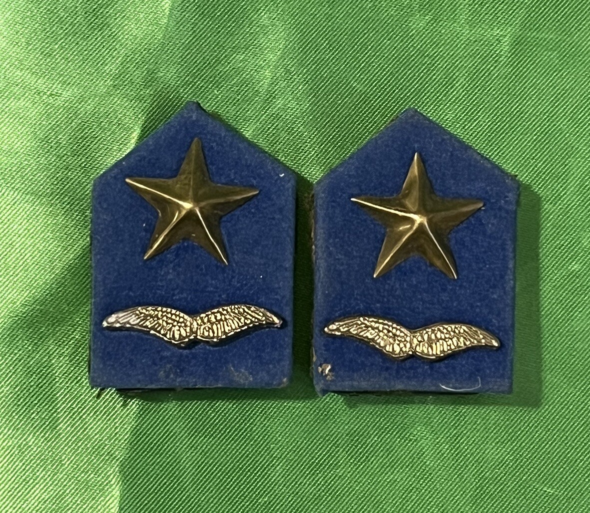 Iraq- Vintage Iraqi Airforce Warrant Officers Collar Rank Insignia.