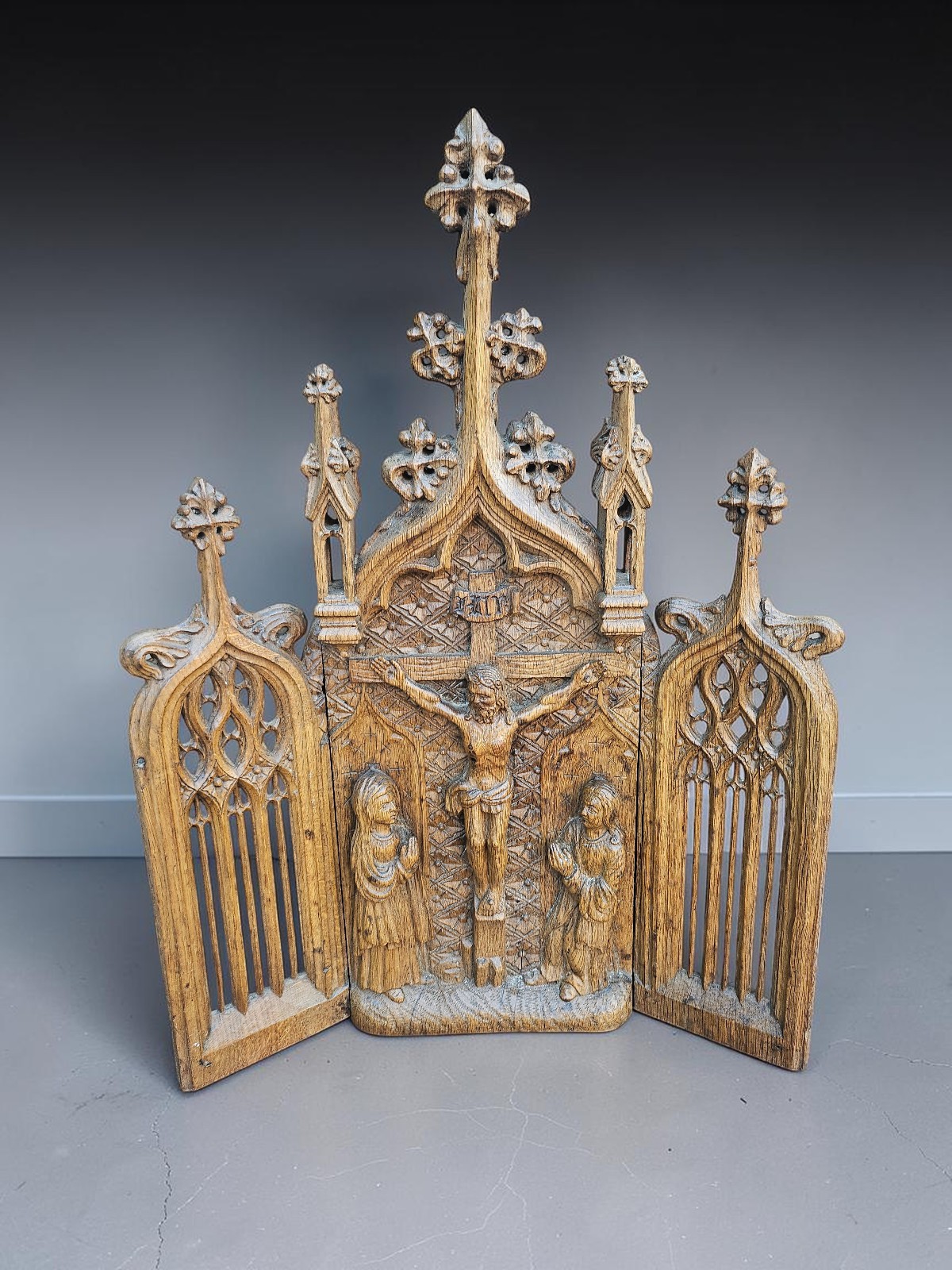 Antique Neo-Gothic Carved Oak Crucifixion Triptych Home Altar statue religious