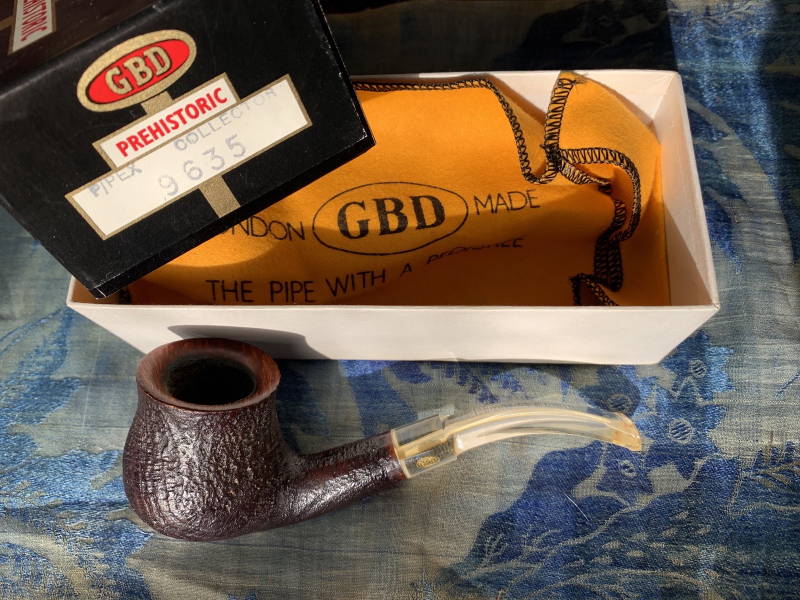 vintage GBD 9635 pre-1980s Prehistoric w/ Perspex stem Sandblasted Briar PIPE