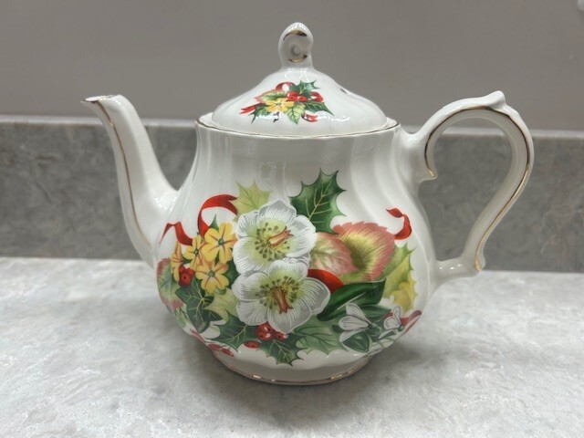 VTG Windsor Sadler Holly Berry Swirl Teapot with Gold Trim Old Marking