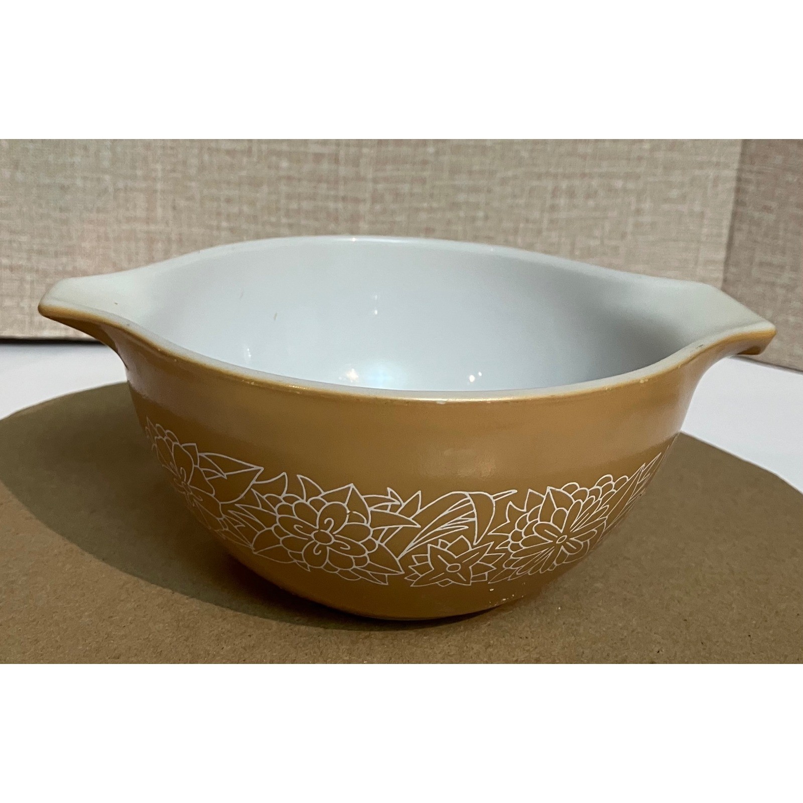 Pyrex Cinderella Mixing Bowl 441 1.5 Pint Gold Excellent Butterfly Gold Floral Pyrex Cinderella Mixing Bowl 441 1.5 Pint Gold Excellent Butterfly Gold Floral