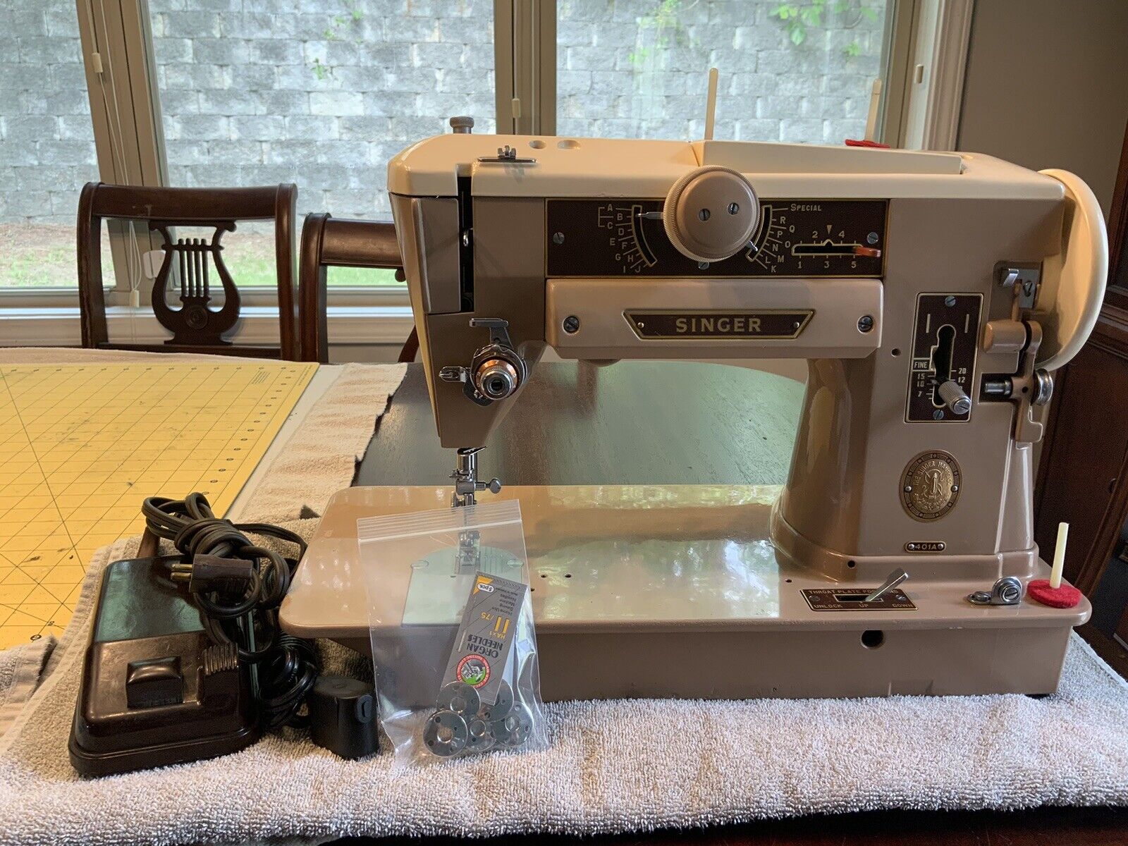 Singer 401a sewing machine cleaned and serviced Good cond SN NA817587