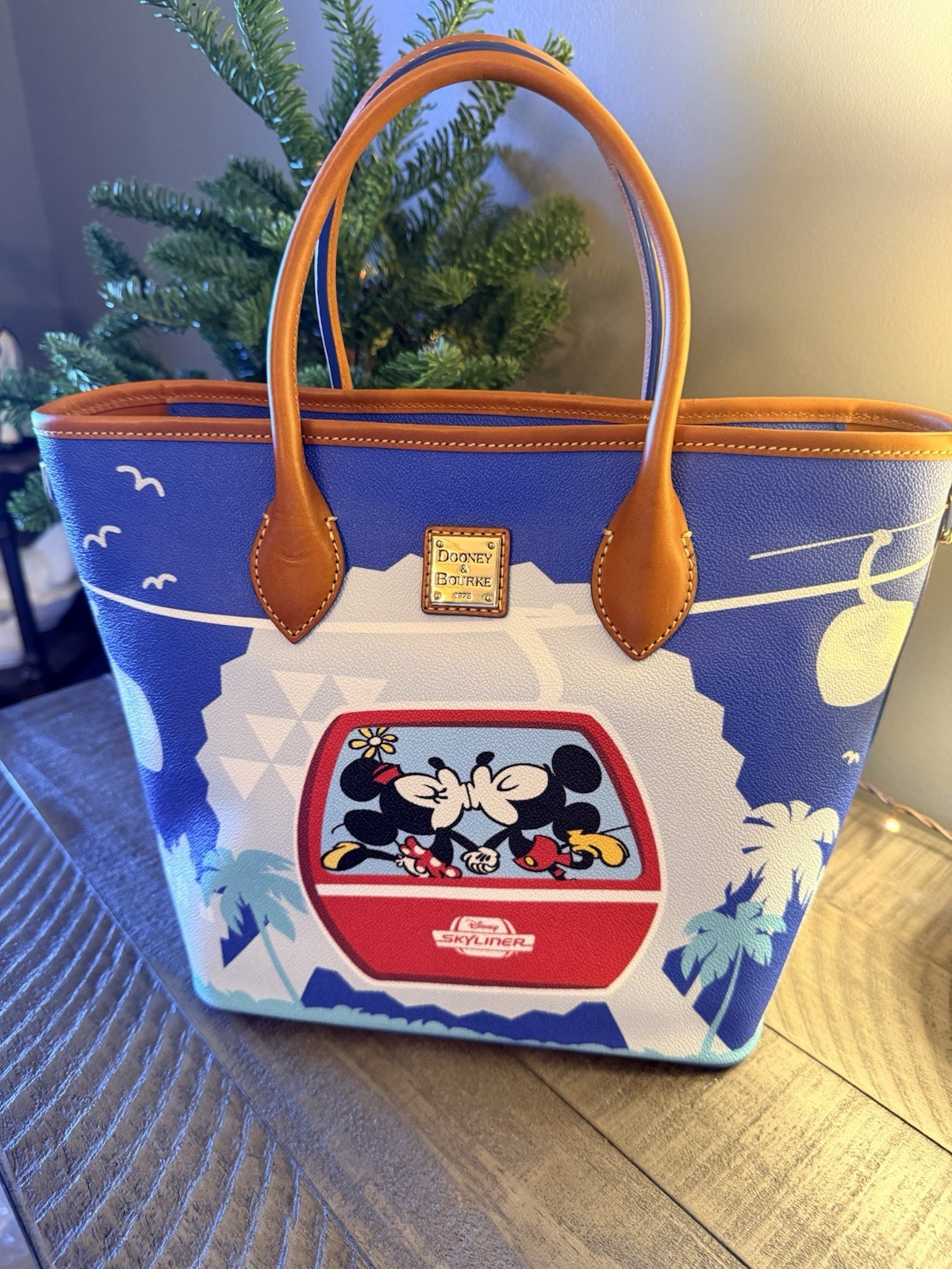 Dooney & Bourke Disney 2022 Skyliner Mickey & Minnie Tote NWT w/ Shoulder Strap