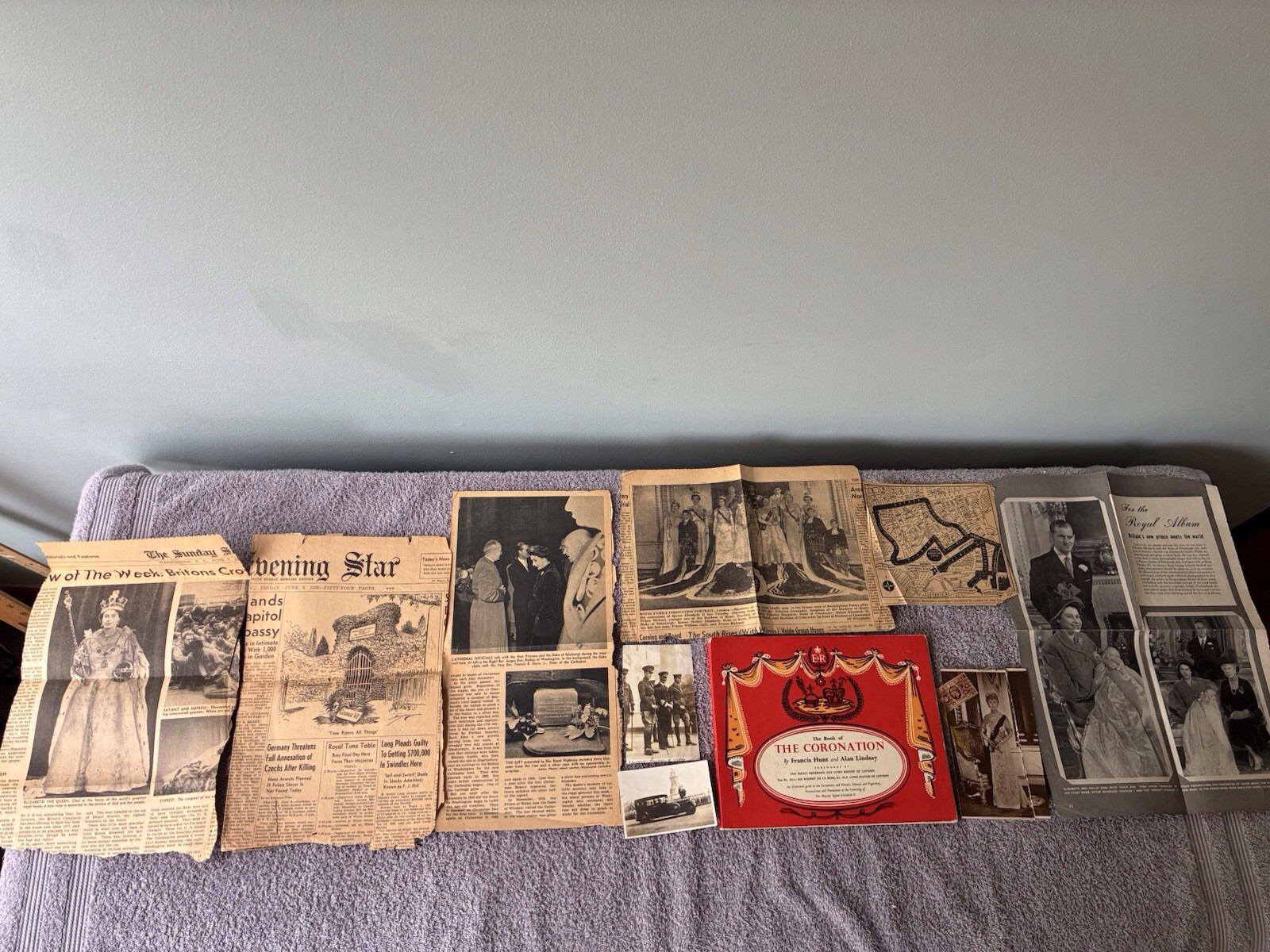 HISTORIC GROUP OF ANTIQUE UK ROYAL ITEMS INCLUDING ACTUAL PHOTOS OF ROYALS~GREAT