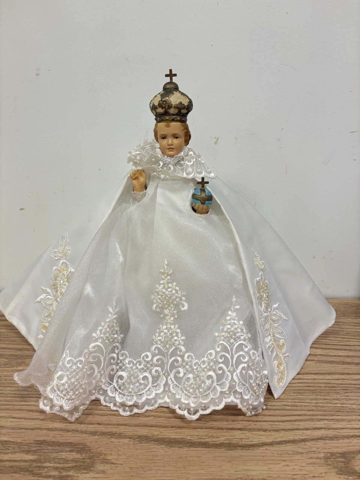 VTG Infant Of Prague Jesus Religious Statue Lace Robe Crown 14” “Broken Finger