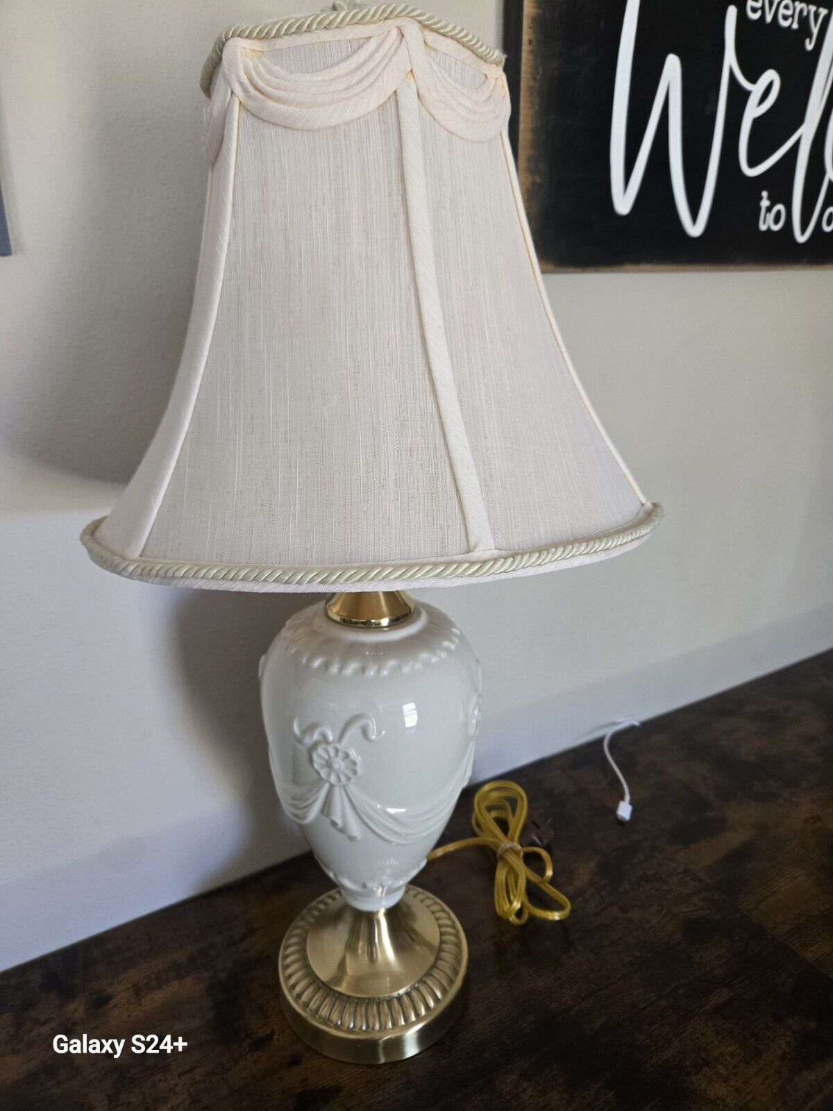 Lenox Masterpiece Collection  Ivory Porcelain Brass Table Lamp