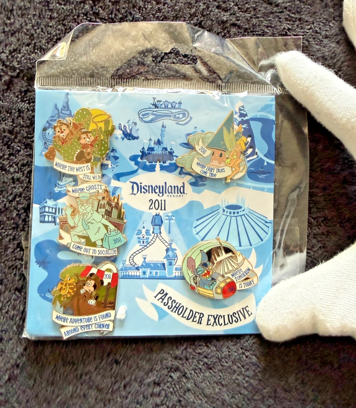 2011 Disneyland DLR Annual Passholder 5 Pin EXCLUSIVE Set NIB