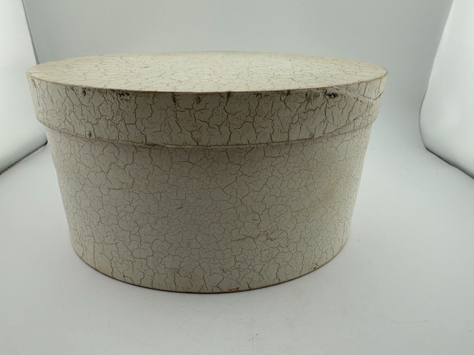 Gerald E Henn Shaker Oval Finger Box Cream Crackle Signed 1998 7.5\