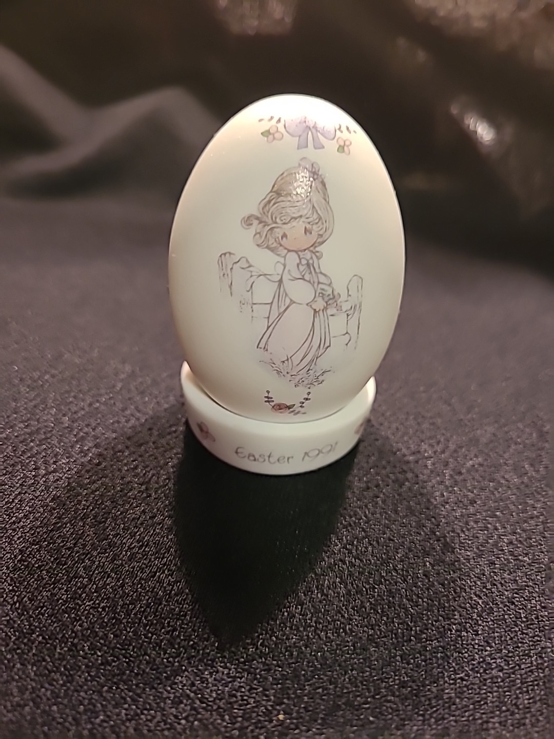 Precious Moments Egg ~ Easter 1991 ~ Enesco  with Stand