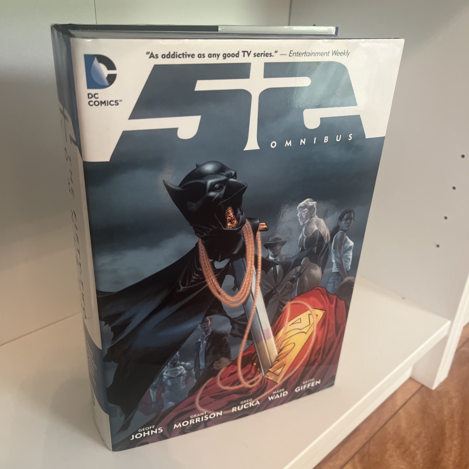 DC Comics The Fifty Two Omnibus Geoff Johns and more Hard Cover OOP