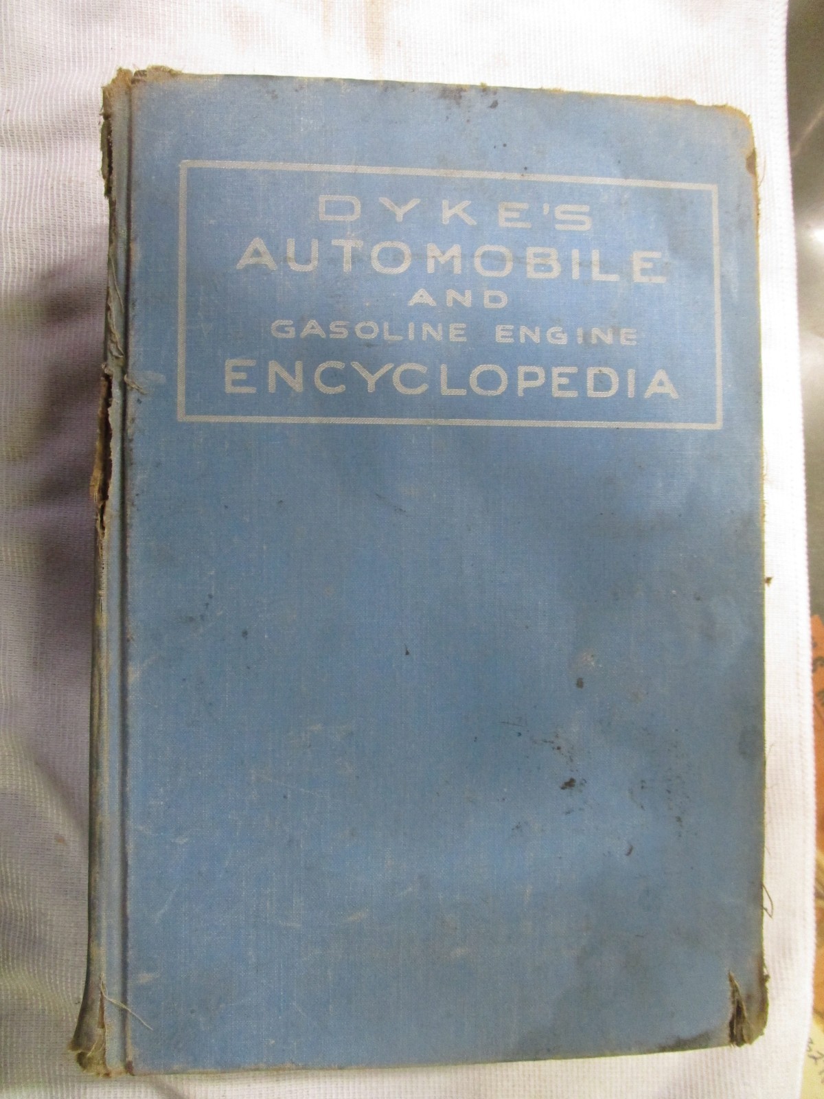 VINTAGE Dyke’s Automobile and Gasoline Engine Encyclopedia 19th Edition