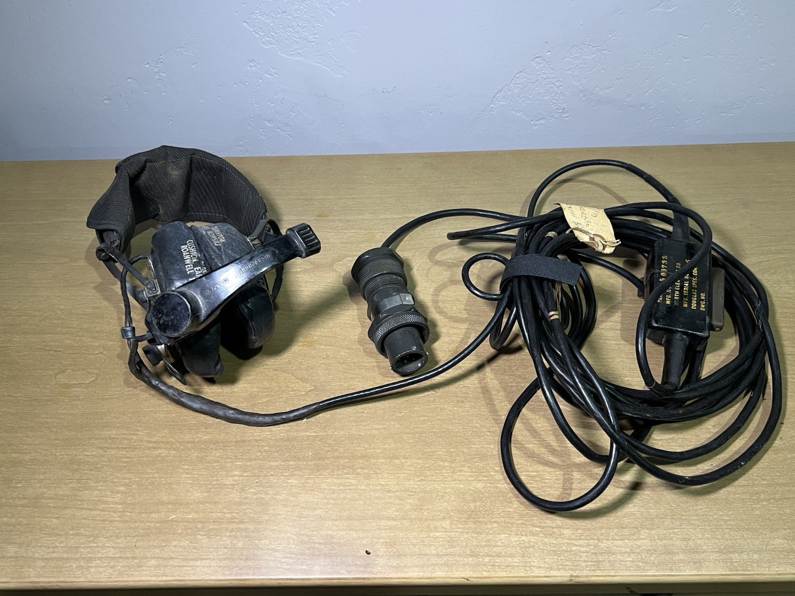 Vintage Military Aviation Headset & Microphone w/ PTT Roanwell M-33 5-08733 Army Vintage Military Aviation Headset & Microphone w/ PTT Roanwell M-33 5-08733 Army