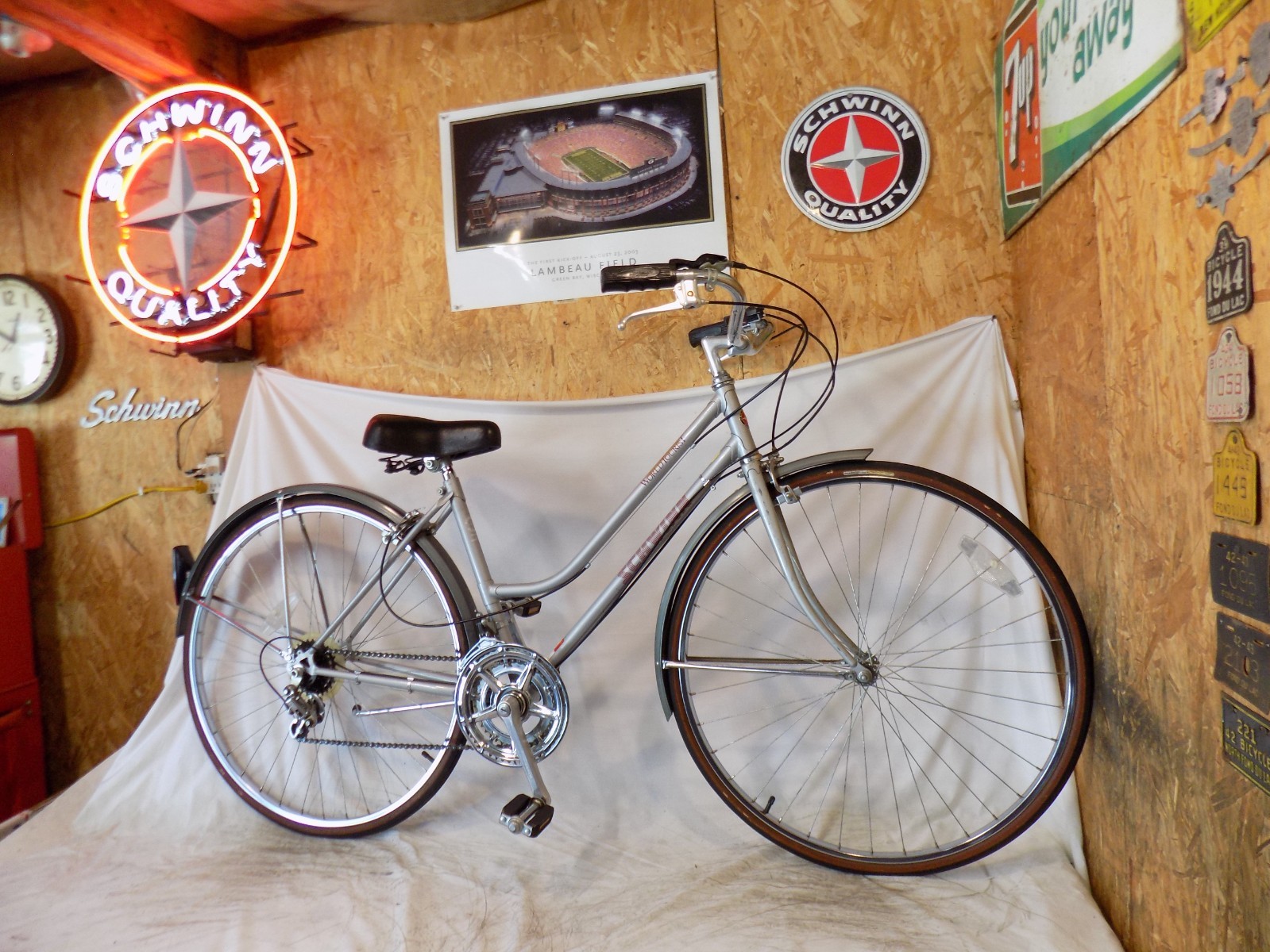 1989 SCHWINN WORLD TOURIST LADIES 10-SPEED ROAD CRUISER BICYCLE SUBURBAN BREEZE