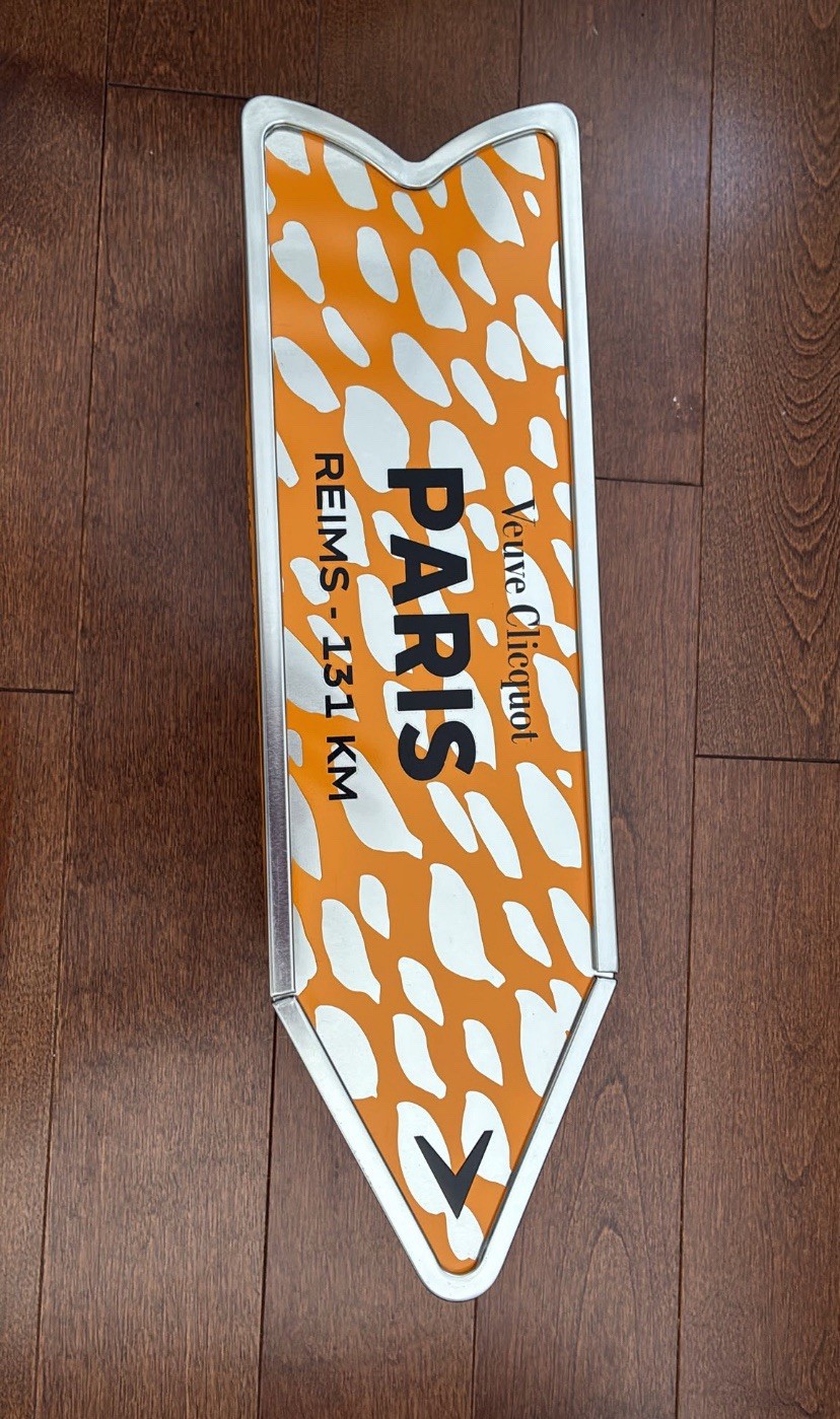 VEUVE CLICQUOT Champagne PARIS Arrow Tin Case Empty Rare Limited Edition