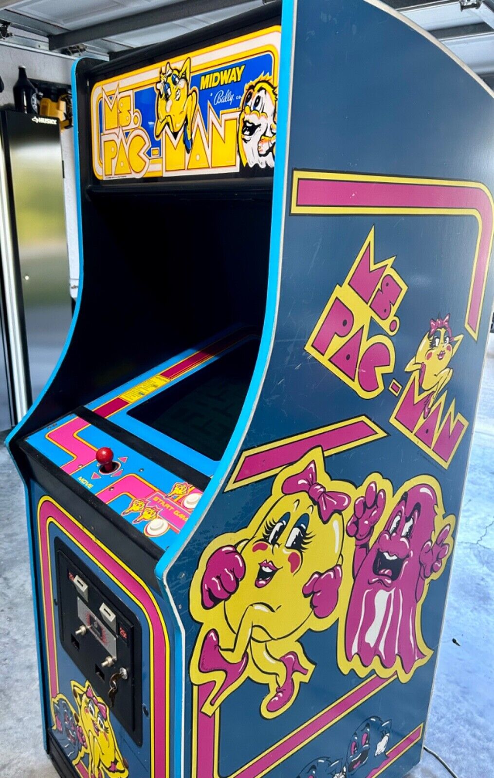 Original 1981 Midway MS PAC MAN arcade game Machine Very clean in and out