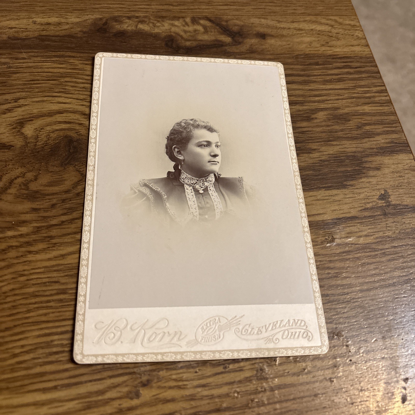 Antique Cabinet Card Photo Woman , B Korn Photo Cleveland OH 6-1/2