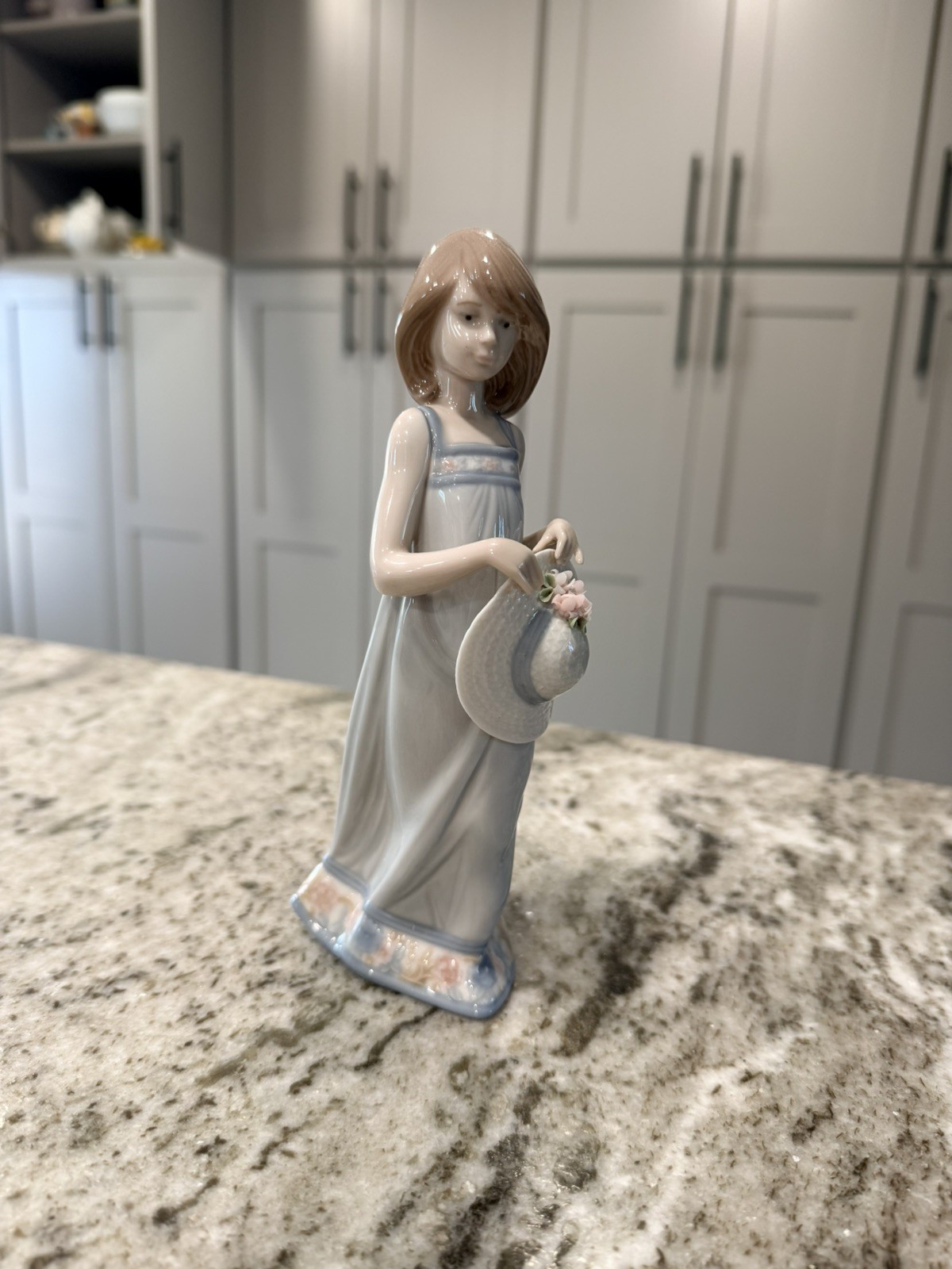 LLADRO PORCELAIN FIGURINE \