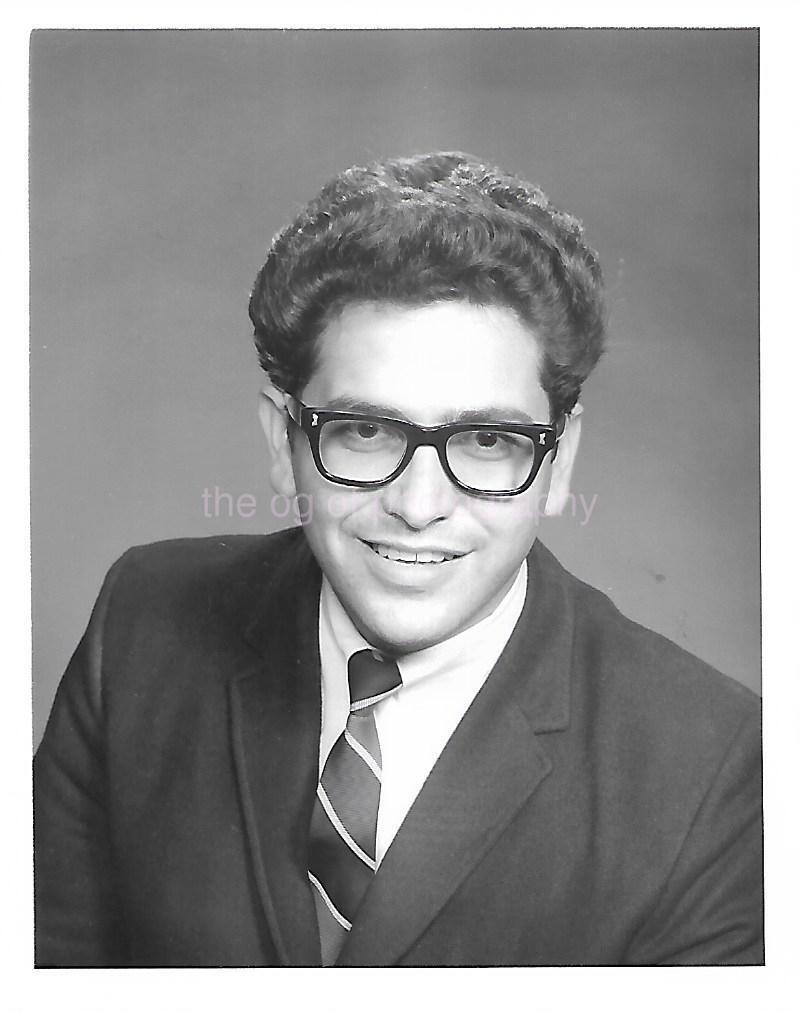 HIM Found Photograph PORTRAIT OF A MAN Original BLACK AND WHITE Vintage 211 43 M