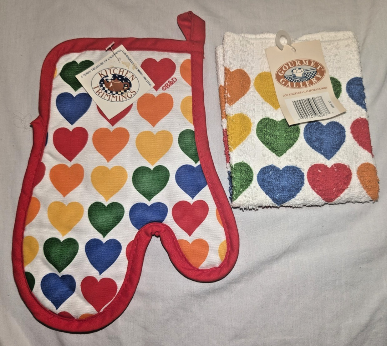 Vintage Rainbow Heart. Kitchen Trimmings Kitchen Towel & Oven Mitt Hearts NWT