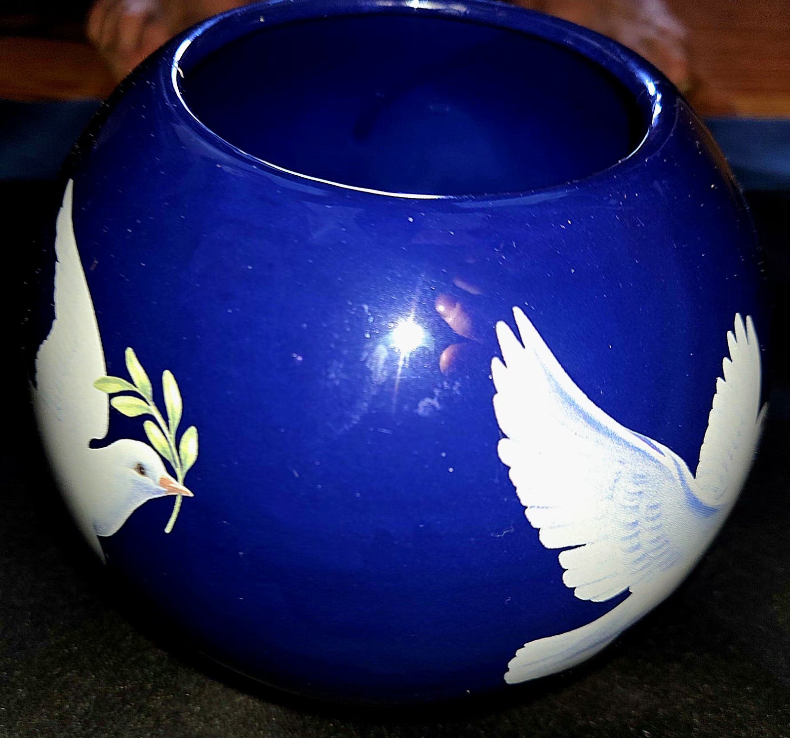 Vintage Round Vase Doves And Dark Blue Finish, Vase Teleflora Round Navy Blue Vintage Round Vase Doves And Dark Blue Finish, Vase Teleflora Round Navy Blue