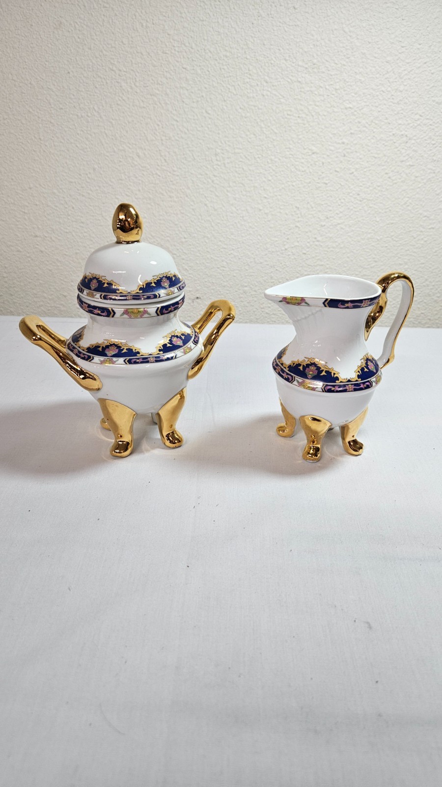 Vintage Yau Shing Laurel Porcelain 24K gold trimmed sugar and creamer set Vintage Yau Shing Laurel Porcelain 24K gold trimmed sugar and creamer set