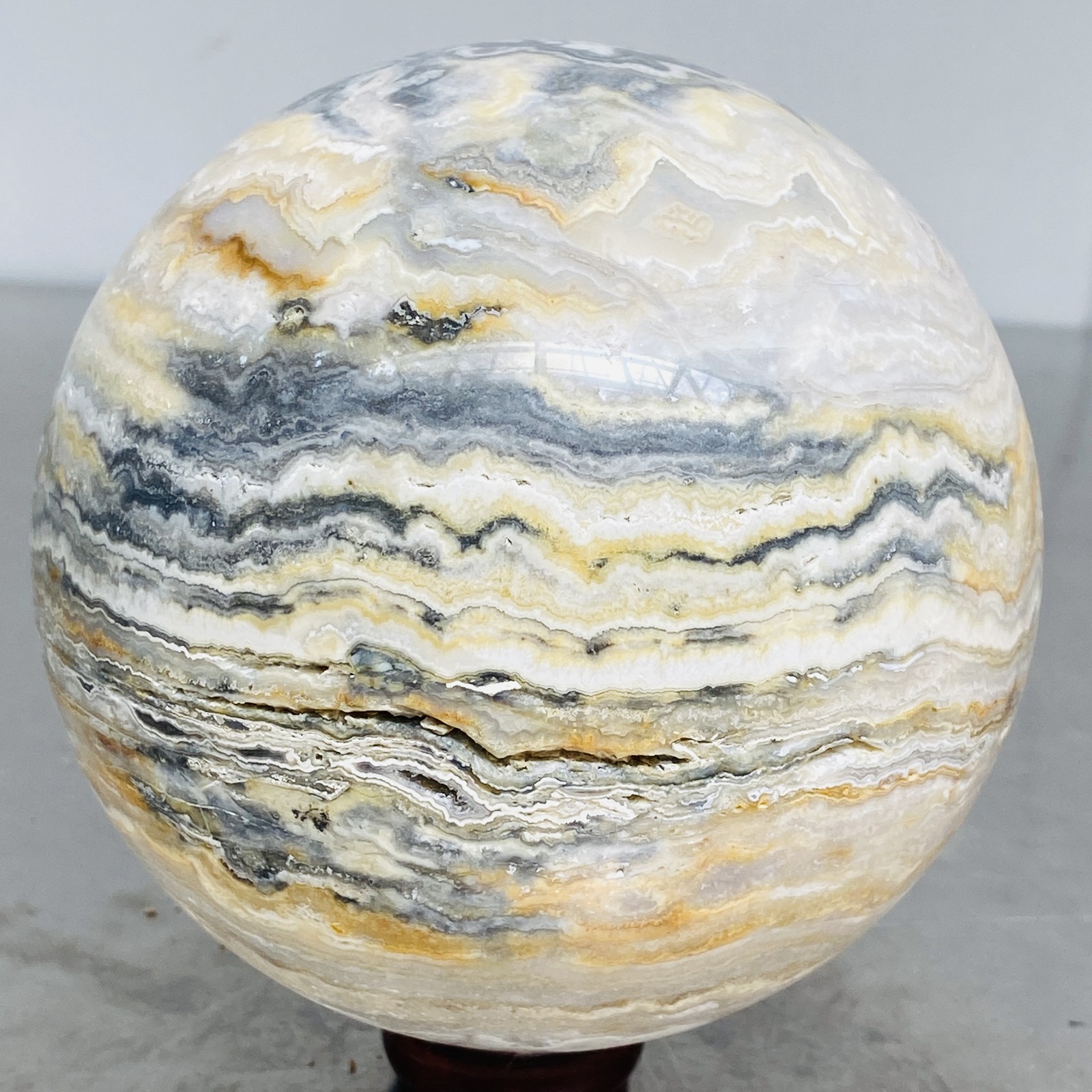 Natural thousand-layer agate crystal ball healing 2320G (5.11LB)