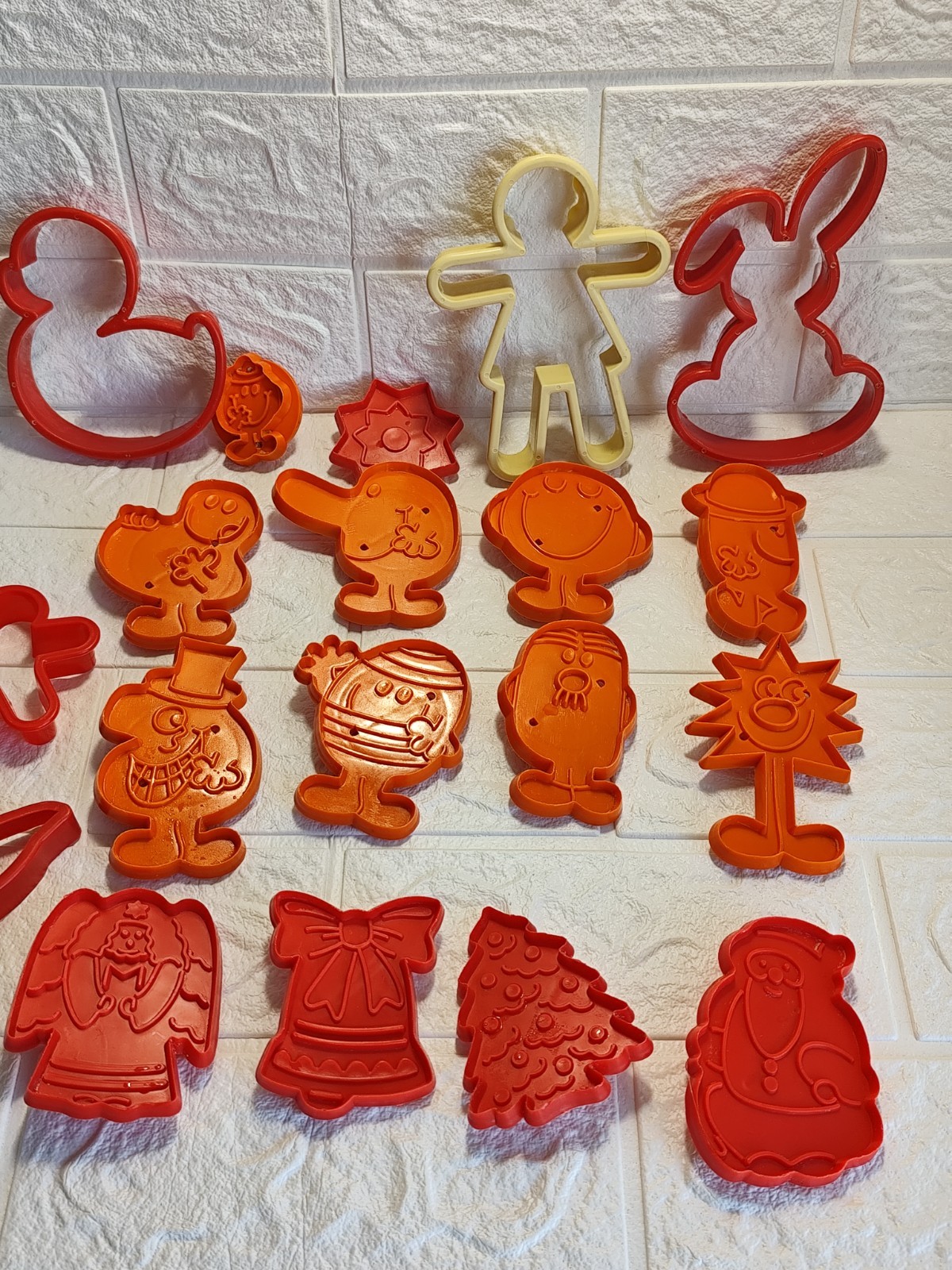 Vintage Retro 1980s Mr Men Cookie Biscuit Cutters Set Tupperware Salter 