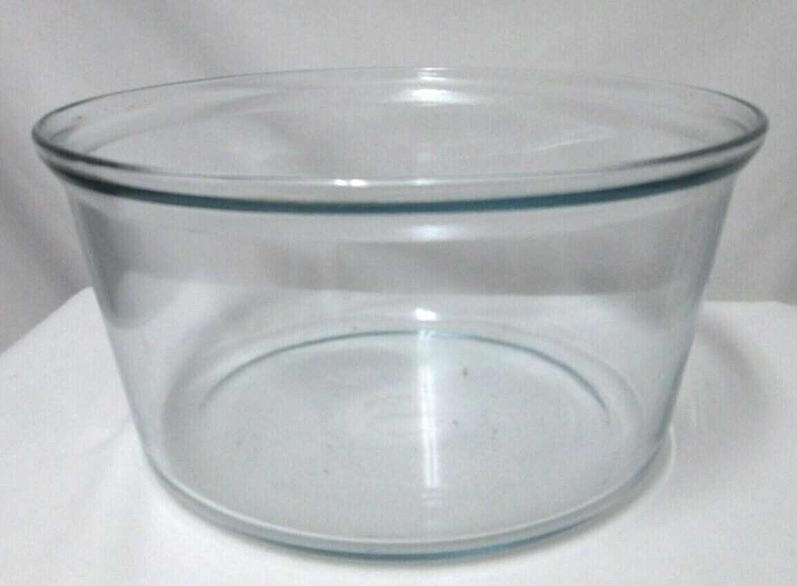 PYREX Corning Vintage Large Serving glass Mixing Bowl #5A 7\