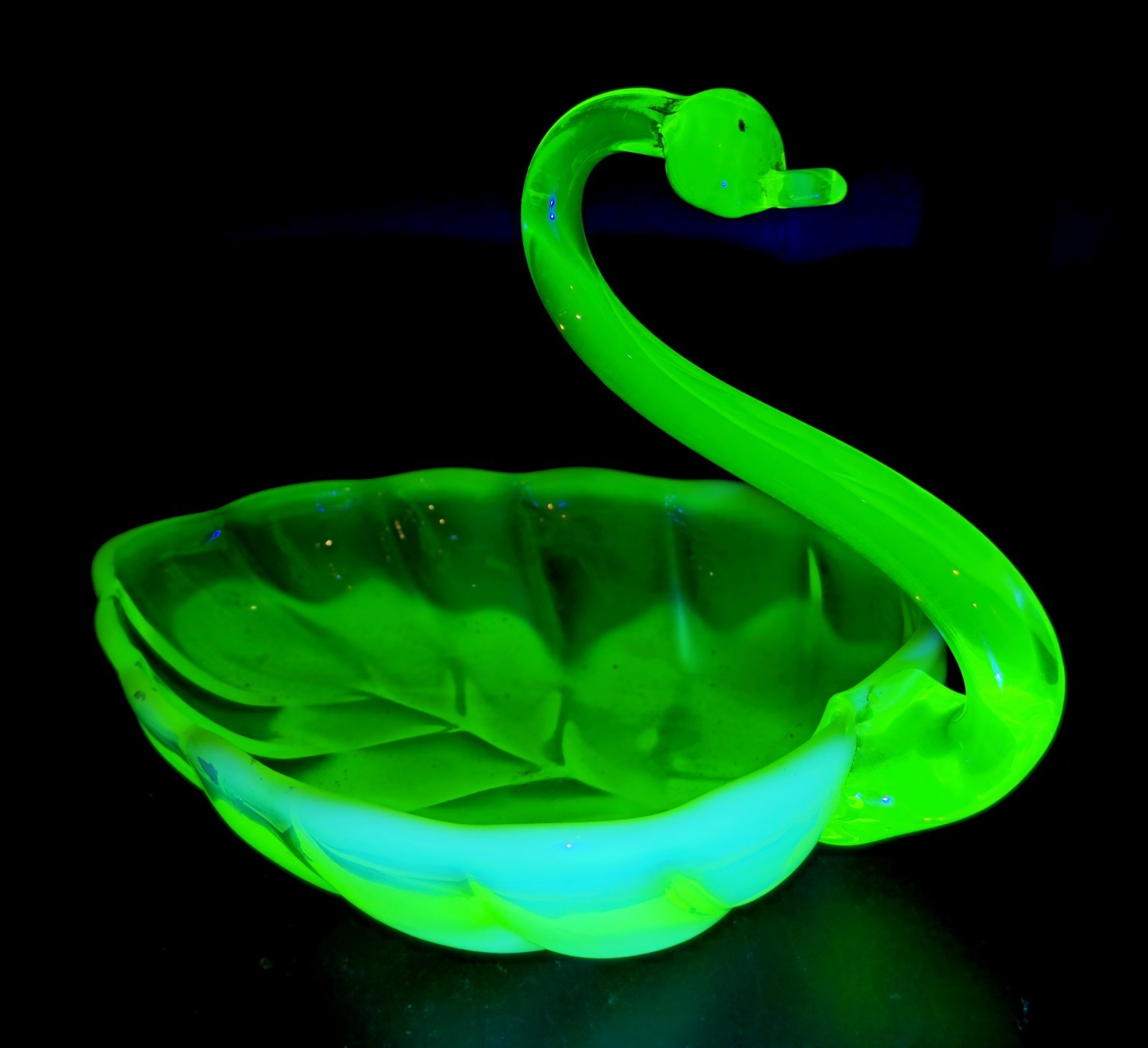 Vintage DUNCAN & MILLER Uranium Sylvan Yellow Vaseline Opalescent Swan Leaf Bowl