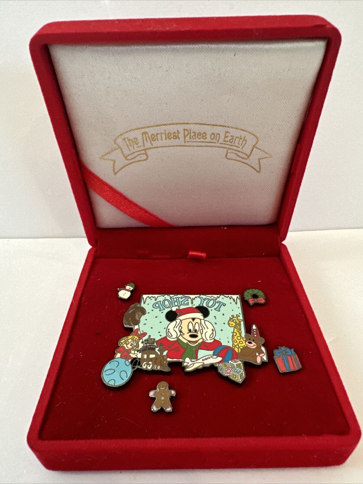 Disney Rare  Christmas Mickey’s toy shop 5 PINS box set Disneyland Limited 2000 