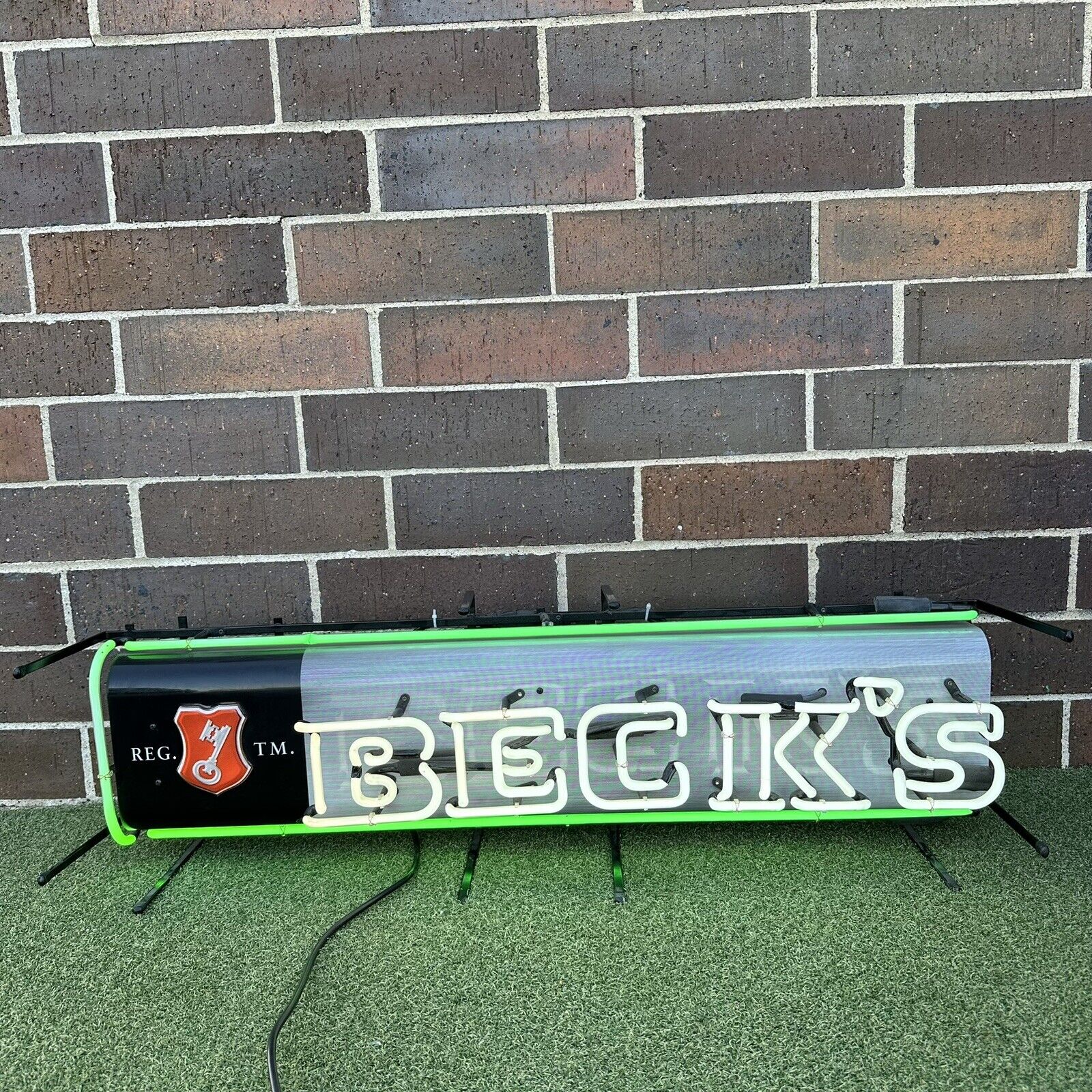 Large Beck\'s Key Neon Bar Sign 2-Color Lamp Light Display 36”x 10” - EXCELLENT
