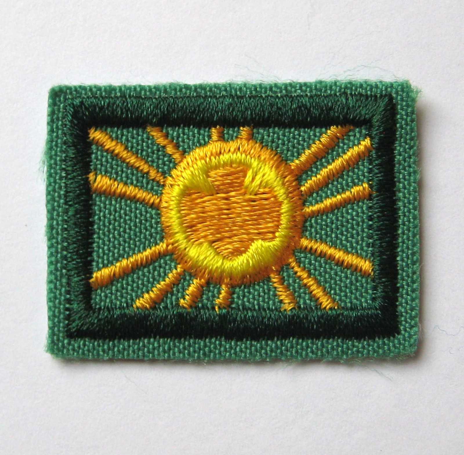 Retired Girl Scout 2001-2011 SIGN OF THE SUN PATCH Junior Badge Award Dark Green