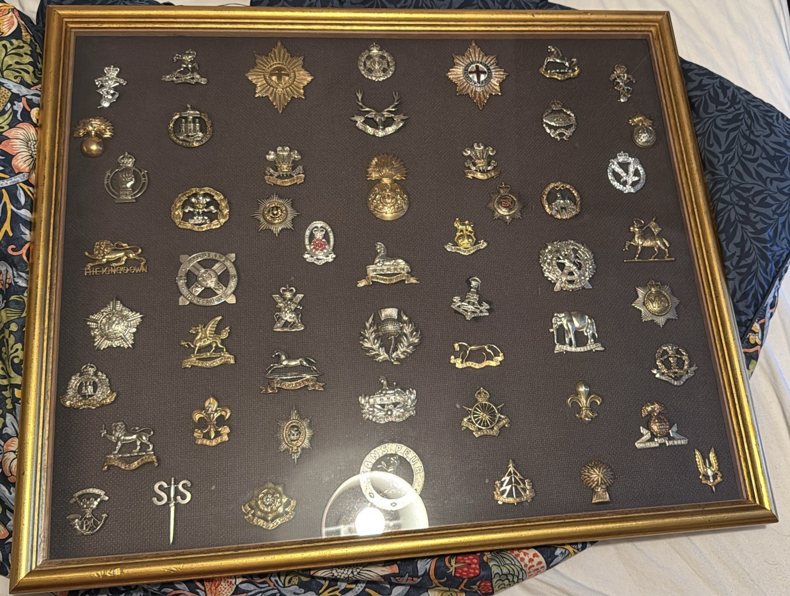 Framed Collection of British Military Cap Badges & Regimental Insignia – Vintage