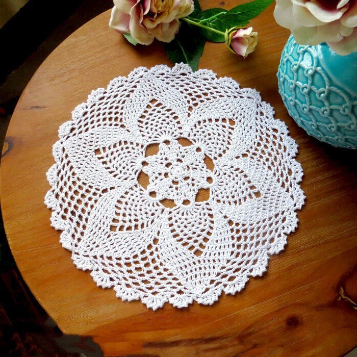 4Pcs/Lot White Vintage Hand Crochet Lace Doilies Flower Doily Table Mats 11\
