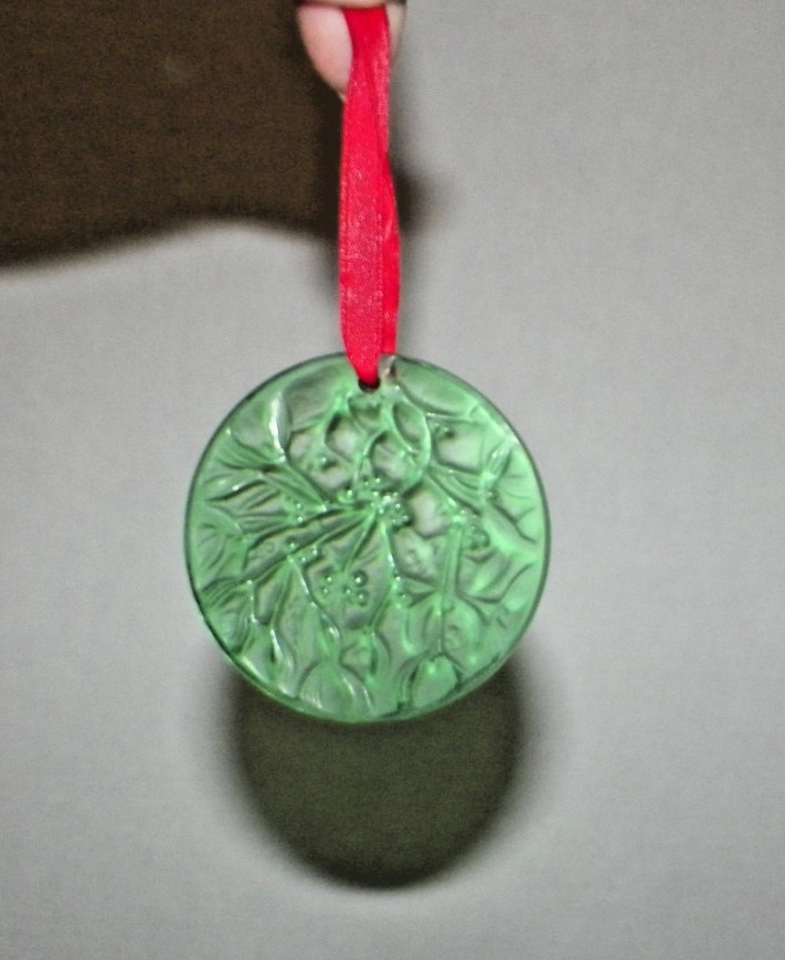 VTG LALIQUE CRYSTAL GREEN HOLLY ORNAMENT W/ORIGINAL BOX 1990