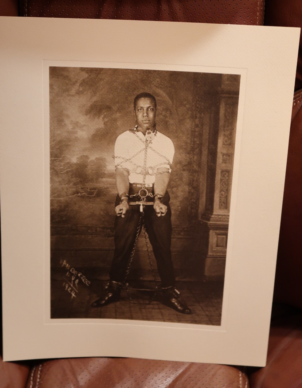 JAMES VAN DER ZEE PHOTO OF BLACK MAN IN CHAINS HARLEM RENAISSANCE SIGNED /DATED JAMES VAN DER ZEE PHOTO OF BLACK MAN IN CHAINS HARLEM RENAISSANCE SIGNED /DATED