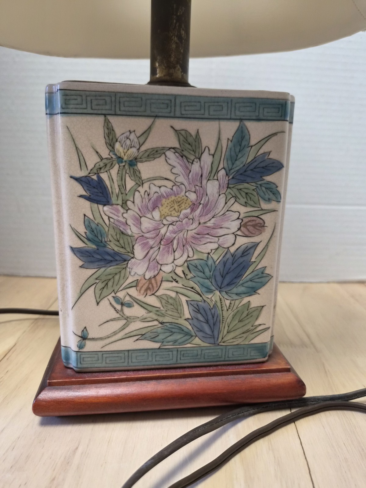 VINTAGE CHINOSERIE HAND-PAINTED TABLE LAMP