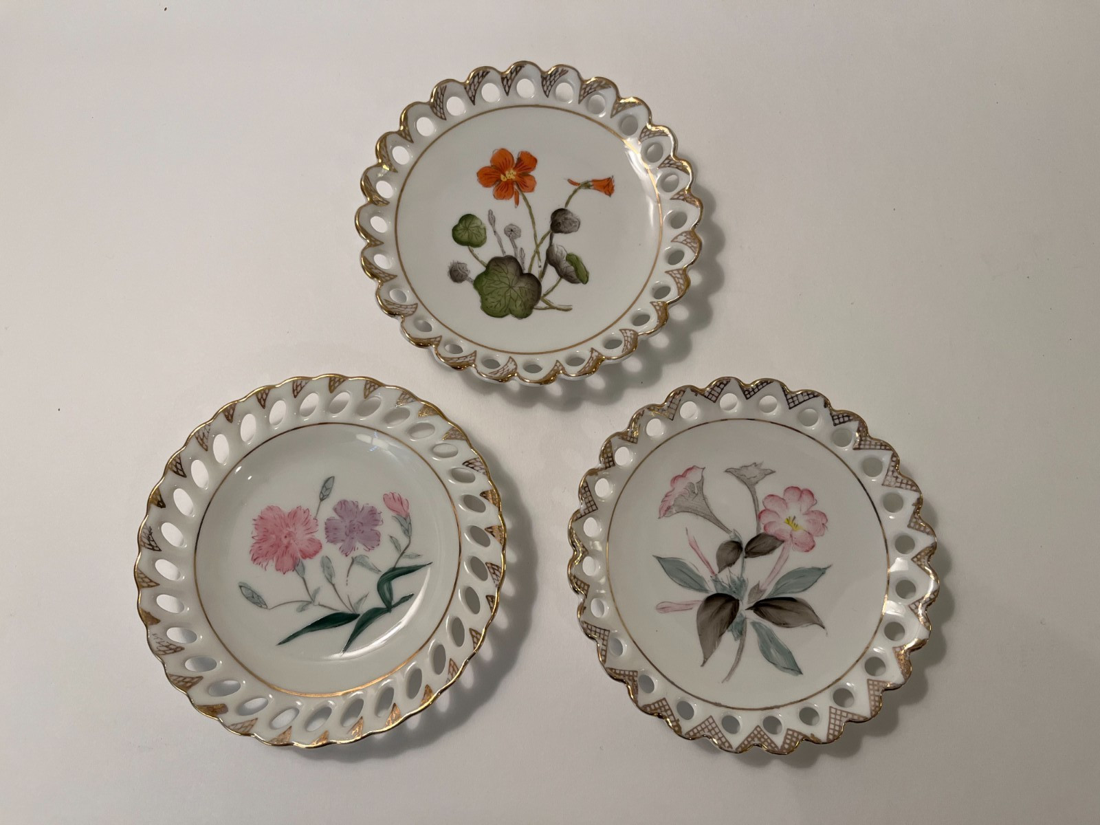 Set of 3 Reticulated Gold Trim Floral Plates Hand Painted Vintage Japanese 4\