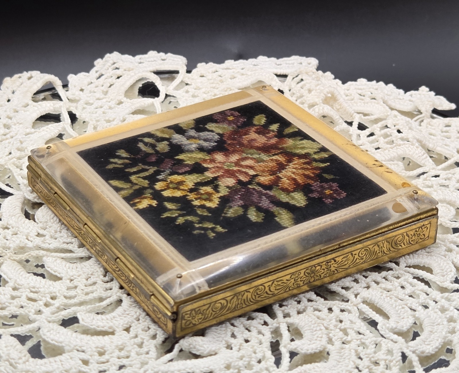 Powder Compact 3.75in Lucite Lid Faux Floral Needlework Brass c1950s Sifter Vtg