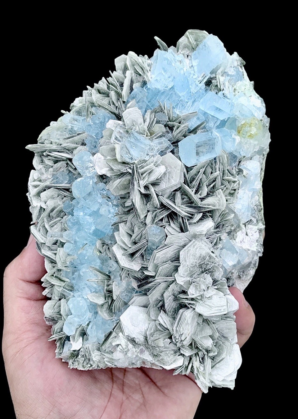 1865 Grams Blue Aquamarine Combine With Mica From Skardu Mine Pakistan.