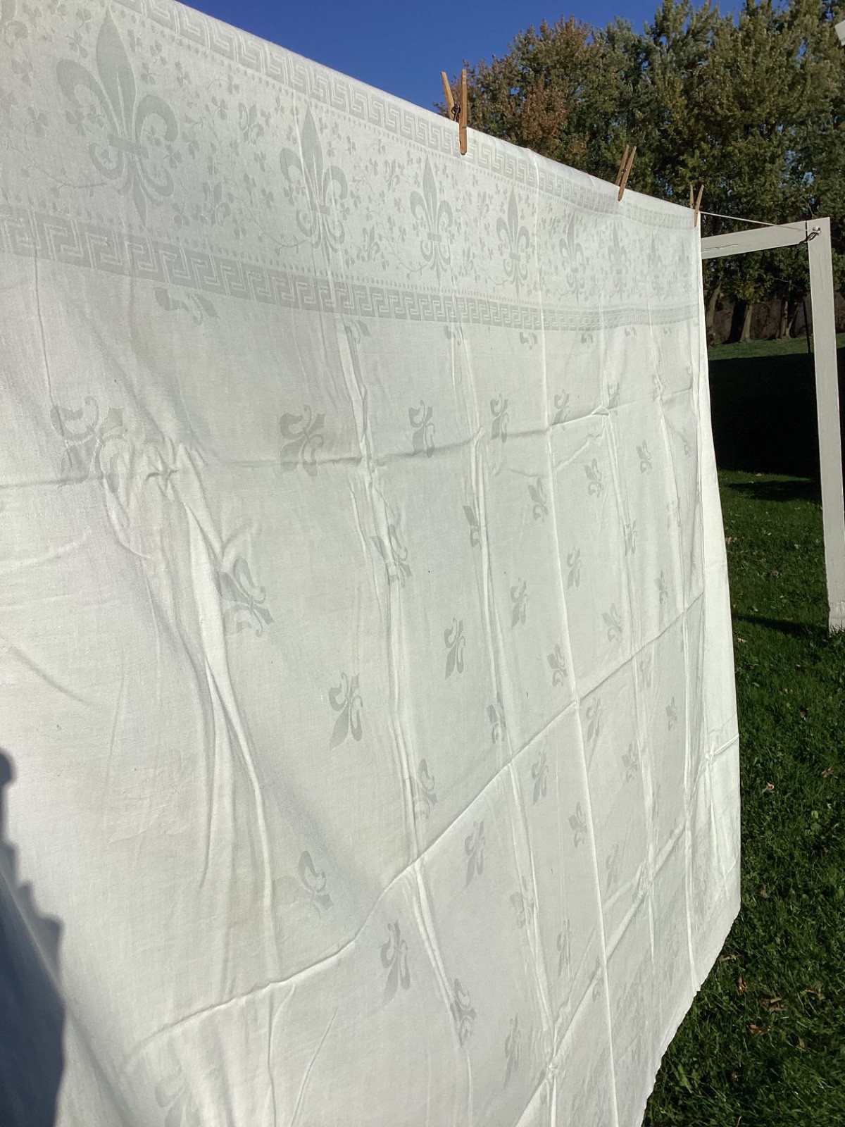 VTG White Irish Linen Tablecloth Fleur-de-lis Geometric Greek Key Damask 84”x60”