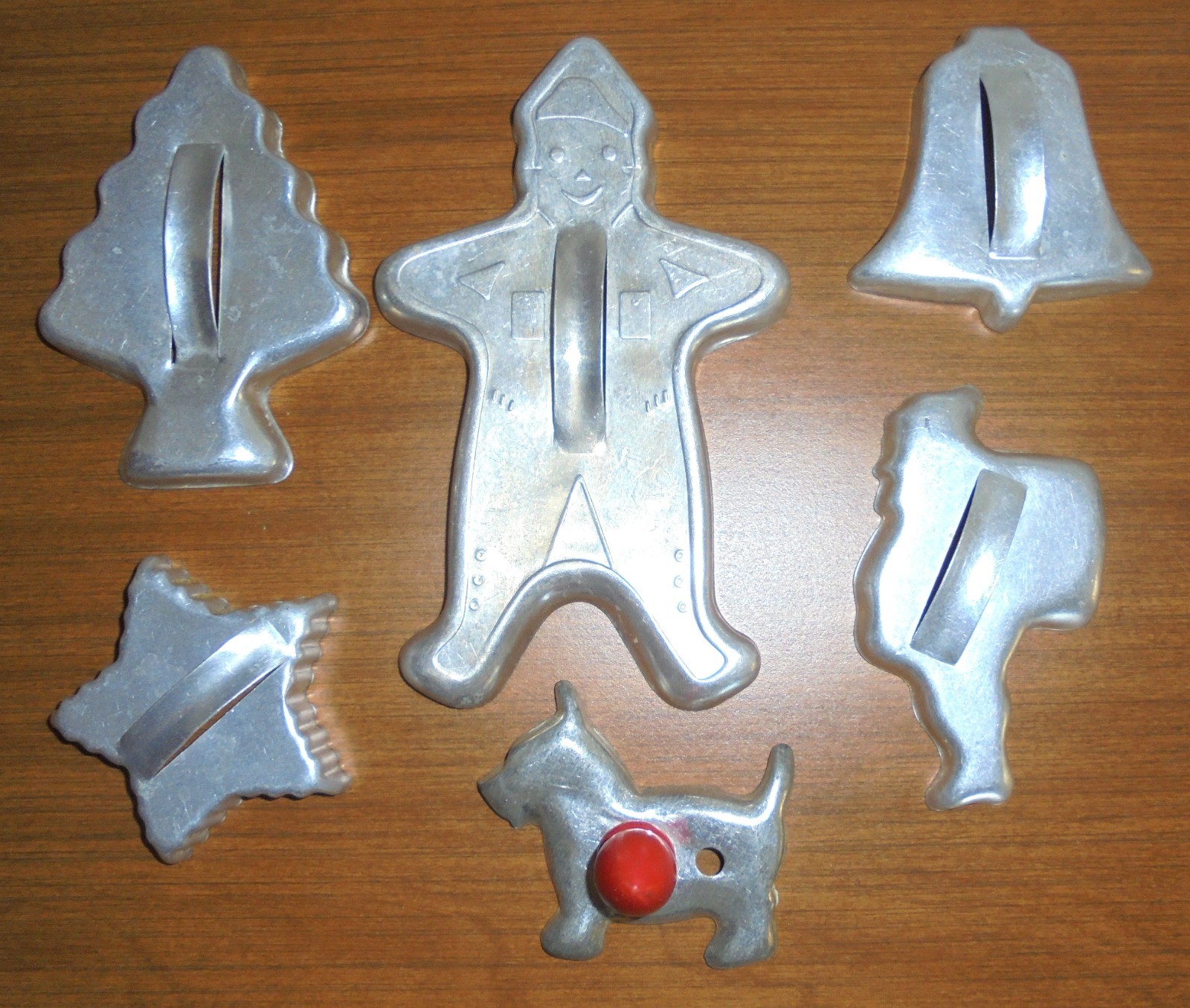 6 VTG Metal Cookie Cutters – Christmas Holidays & Red Handled Scottie Dog 6 VTG Metal Cookie Cutters – Christmas Holidays & Red Handled Scottie Dog