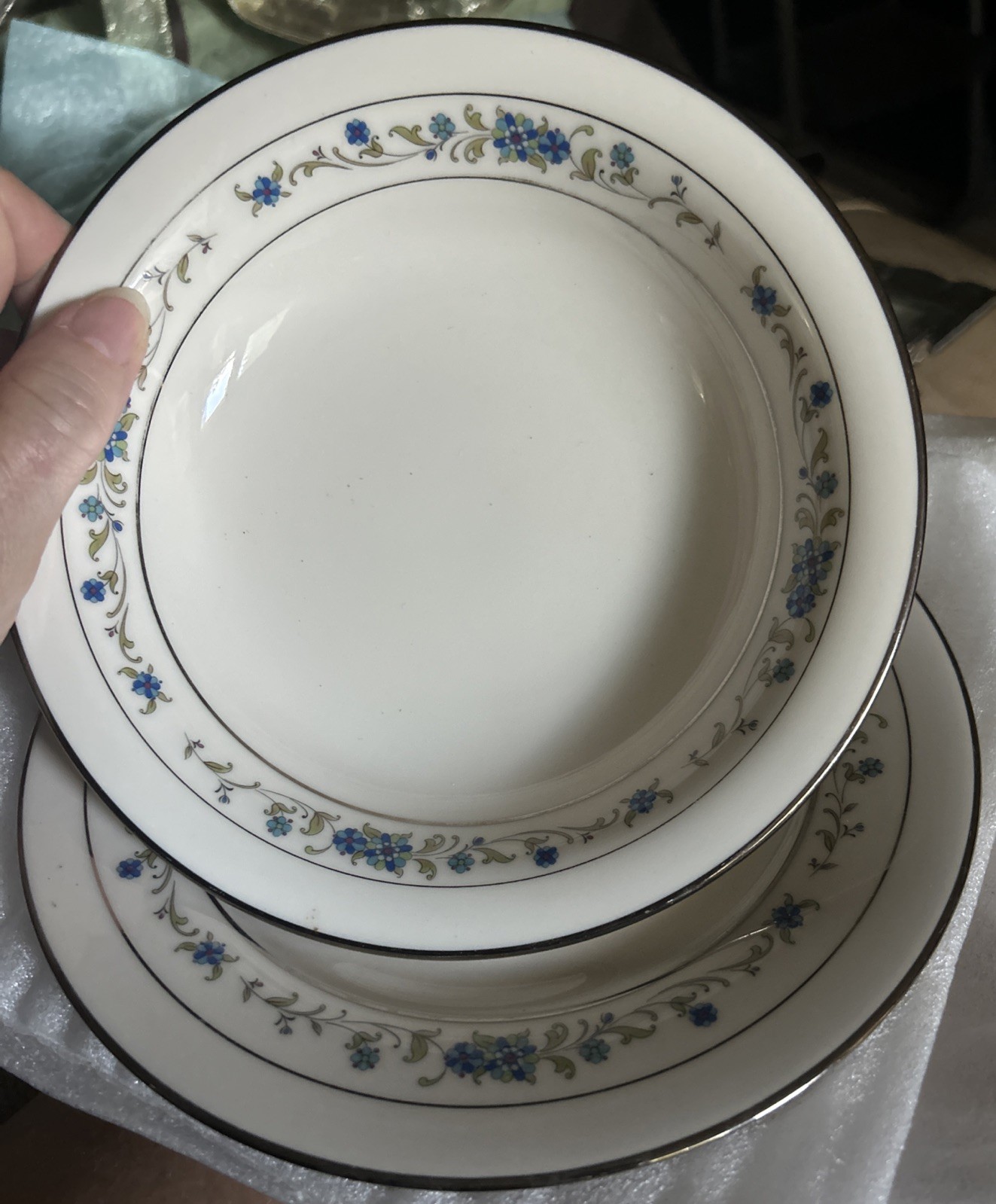 Noritake Norma 7016 Ivory/Blue Floral Salad Plates (4) and (1) Soup/ Cereal Bowl