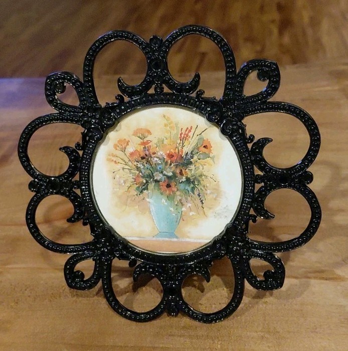 Vintage Style Ornate Metal Filigree Scroll Round Black Picture Frame RARE