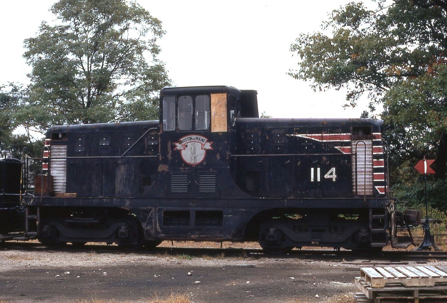 Narragansett Pier RR GE 44-Ton (ex-B&M #114) Peace Dale, RI 10/15/71 Narragansett Pier RR GE 44-Ton (ex-B&M #114) Peace Dale, RI 10/15/71
