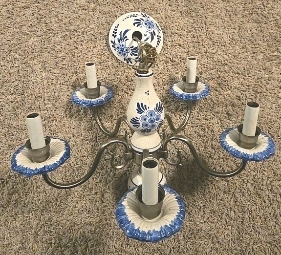 Vintage Dutch Delft Blue & White Porcelain 5-Arm Chandelier Excellent Condition Vintage Dutch Delft Blue & White Porcelain 5-Arm Chandelier Excellent Condition
