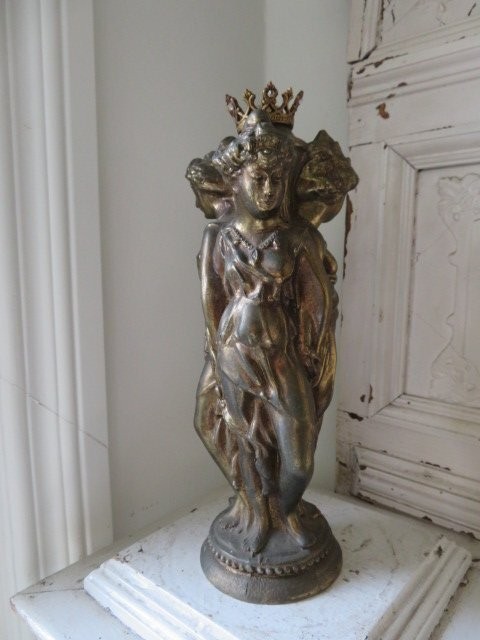 Vintage Metal STATUE 3 GRACES Ladies Women in Circle Holding Hands & Tiny Crown