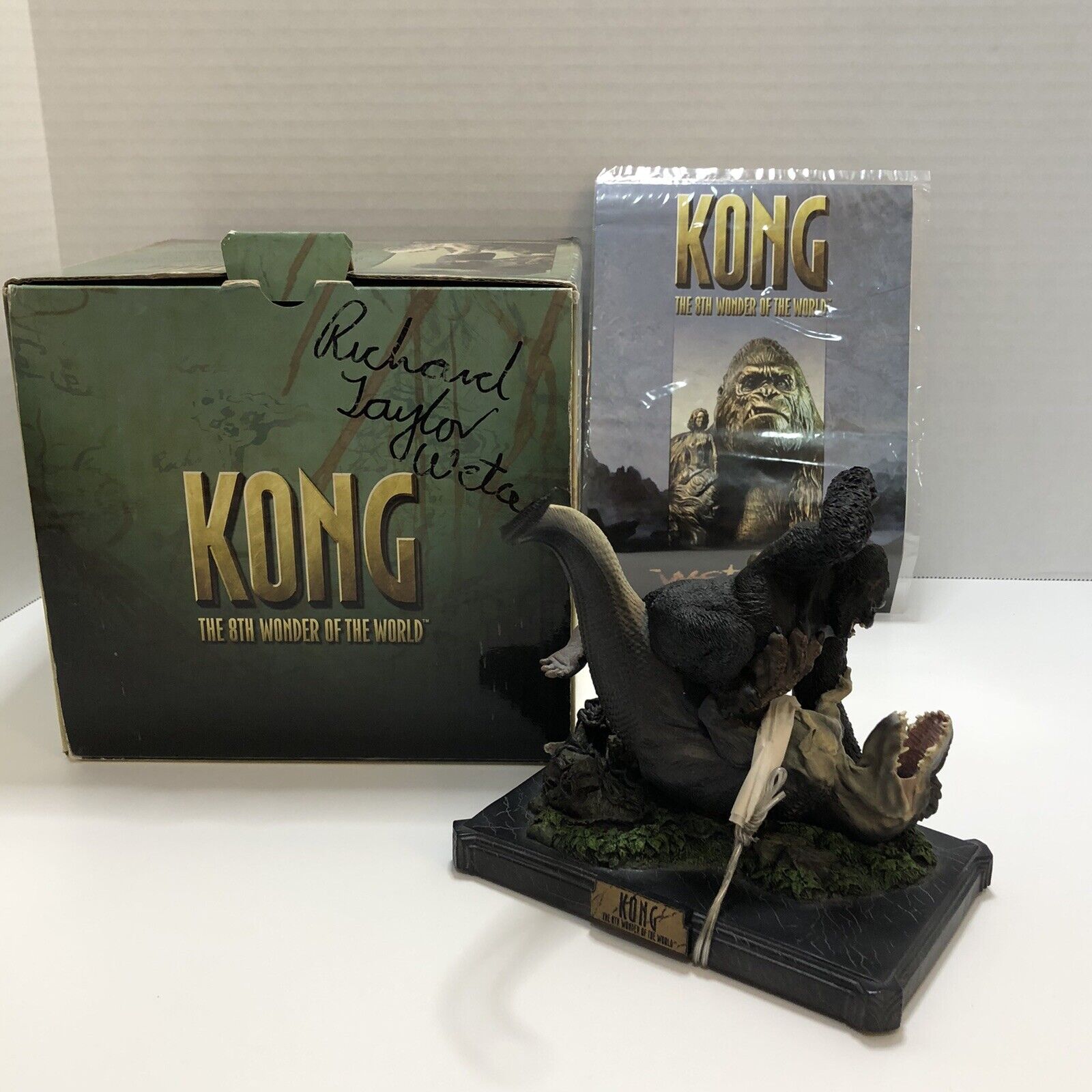 King Kong Fighting V-Rex Movie Statue Weta Collectibles Limited Ed. Signed Rare