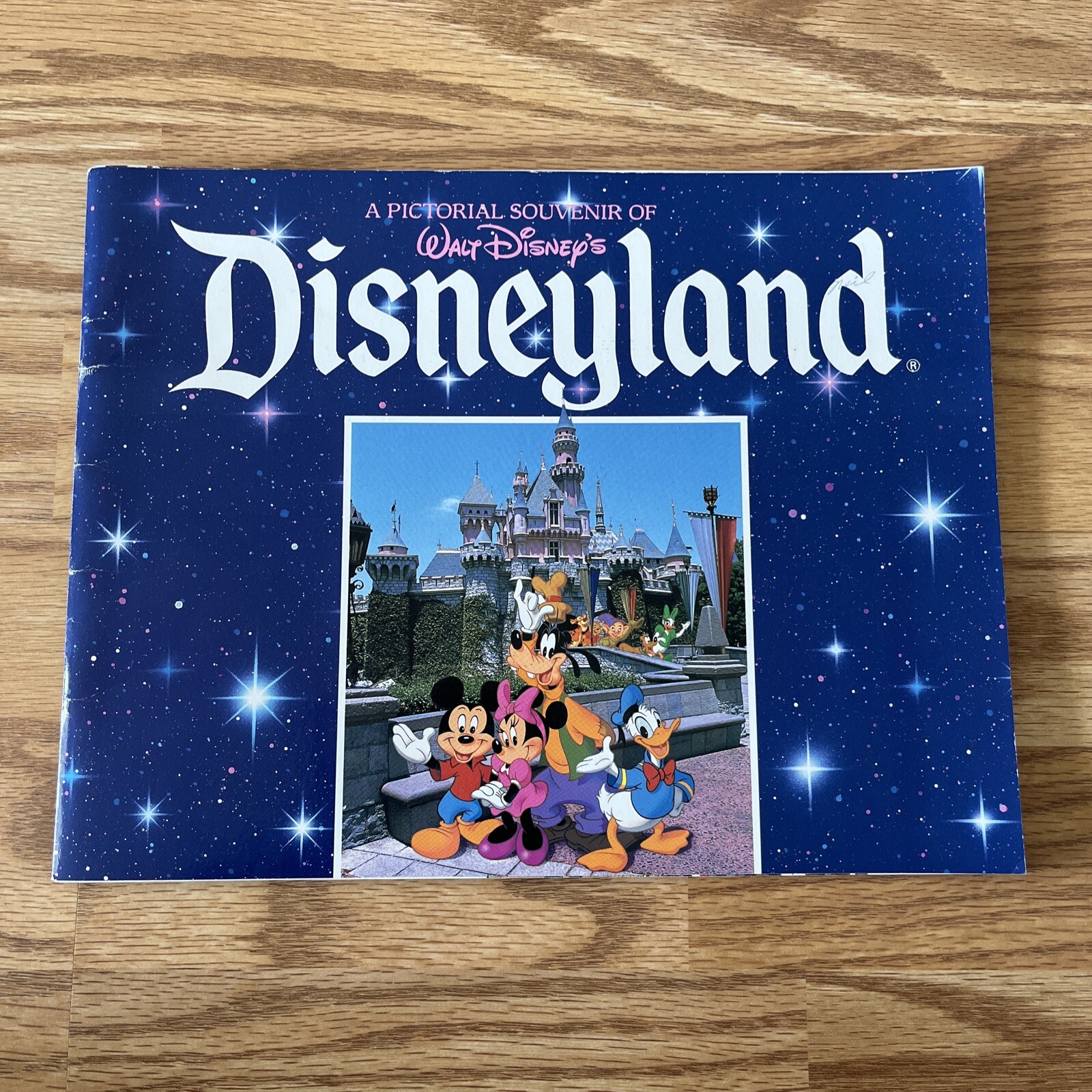 PICTORIAL SOUVENIR OF WALT DISNEY’S DISNEYLAND BOOKLET 1989 Mickey Minnie Mouse